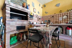 A kitchen or kitchenette at House Vochozka