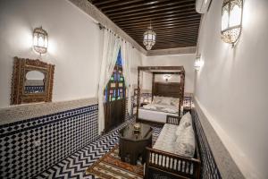A bed or beds in a room at Dar Hafsa