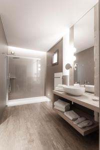 A bathroom at Locanda MaMaGiò