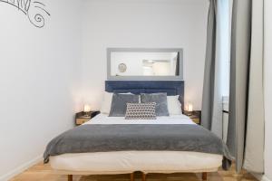 Łóżko lub łóżka w pokoju w obiekcie vip PUERTA DEL SOL, by MONARO*****