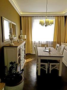 a dining room with a table and a window at Sweet Chocolate in Żywiec