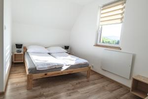 เตียงในห้องที่ Domki w Górach "Osadowe Wzgórze" w Wiśle