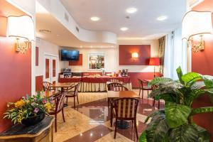 TV a/nebo společenská místnost v ubytování Hotel Garda