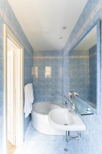Koupelna v ubytování Hotel Garda