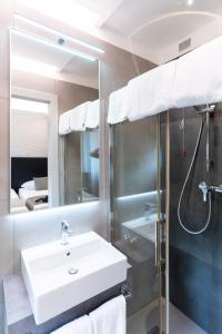 a bathroom with a sink and a mirror at Hotel Garda in Milan