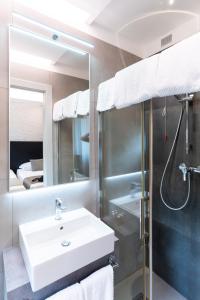 Koupelna v ubytování Hotel Garda