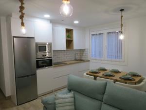 A kitchen or kitchenette at Apartamento Casa Roda