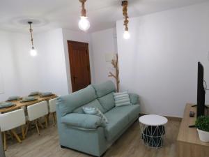 A seating area at Apartamento Casa Roda