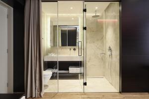 Koupelna v ubytování Maccani Black Luxury Suites