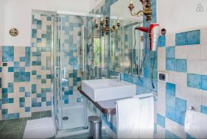 Koupelna v ubytování B&B La Baita + 37 fotografií