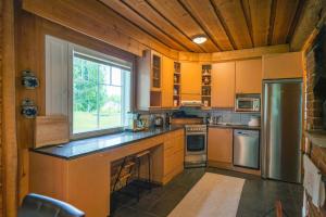 Η κουζίνα ή μικρή κουζίνα στο Iisland Uoma waterfront house, sauna in Ii