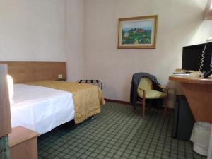 Postel nebo postele na pokoji v ubytování Hotel Delta Florence