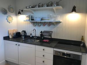 Kuchyň nebo kuchyňský kout v ubytování Uig Sands Rooms