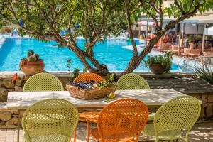 Bassein majutusasutuses Koukounaria Hotel & Suites või selle lähedal
