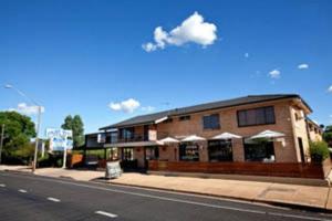 a building on the side of a street with at Golden West Motor Inn in Dubbo