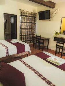 Un pat sau paturi într-o cameră la Hotel Hacienda la Alborada