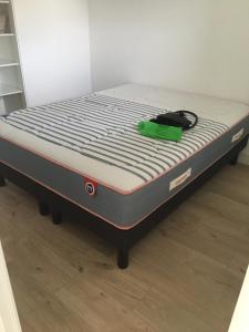 En eller flere senge i et værelse på La Terrasse du golf + 18 billeder