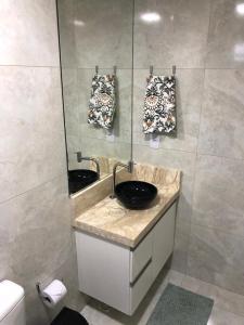 Ванна кімната в Apartamento aconchegante no Bessa