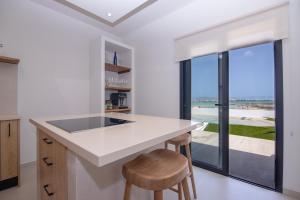 Kuchnia lub aneks kuchenny w obiekcie Villa Eden Beachfront Corralejo By Holidays Home