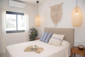 Posteľ alebo postele v izbe v ubytovaní Villa Eden Beachfront Corralejo By Holidays Home