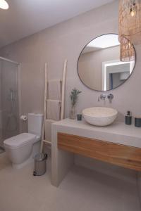 Kúpeľňa v ubytovaní Villa Eden Beachfront Corralejo By Holidays Home