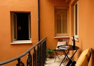 a balcony with a table and two windows at Il Cortile Segreto in San Severino Marche
