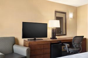 a living room with a television and a chair at Holiday Inn National Airport/Crystal City, an IHG Hotel in Arlington