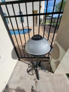 Balkón nebo terasa v ubytování Modern, Private, Smart 4 BR Condo in Desirable Location in McAllen with Pool!