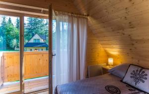 En eller flere senge i et værelse på Zakopiańskie domki przy Potoku