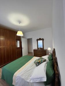 Una cama o camas en una habitación de Orione Apartment