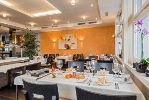 Comida en o cerca de este hotel