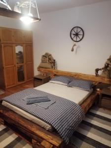 Ein Bett oder Betten in einem Zimmer der Unterkunft Chostello Ecomis Rustik