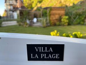 Vonkajšia záhrada v ubytovaní VILLA LA PLAGE