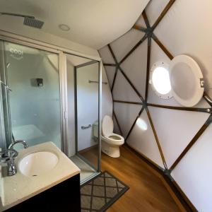 Kylpyhuone majoituspaikassa Cool Glamping Bernal
