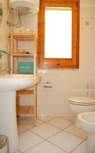 a bathroom with a sink and a toilet at Casa Bellavista in Monte Nai