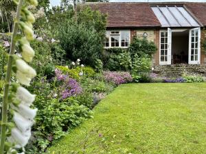 Zahrada ubytování Library Cottage by inspirestays-com