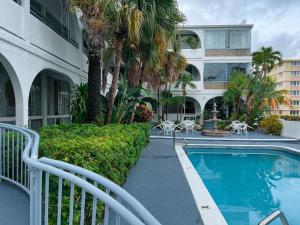 a swimming pool in front of a building at Tropi Rock in Fort Lauderdale