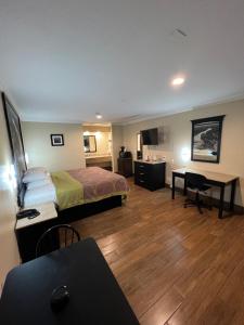 Kuchyň nebo kuchyňský kout v ubytování Super 8 by Wyndham McAllen-Downtown-Airport-LA Plaza Mall