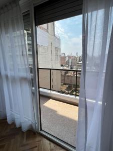 a room with a window with a view of a city at Departamento luminoso en Rosario centro in Rosario
