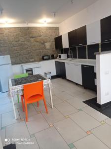 A kitchen or kitchenette at La Torre