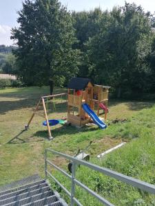 Herní místnost nebo prostor pro děti v ubytování Ferienwohnung Schuhmann Therme Aquapulco Ikuna Erlebnispark Zoo Schmiding 20 min mit Auto entfernt mit Wintergarten und Garten ab 3 Nächte buchbar