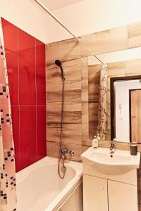 Koupelna v ubytování CityLife Apartments + 74 fotografií