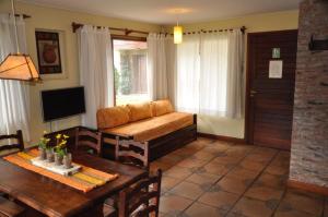 a living room with a couch and a table at Calamoresca Complejo de Cabanas in Mar de las Pampas