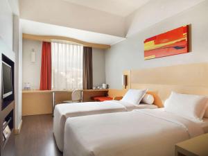 Cama o camas de una habitación en Ibis Jakarta Arcadia