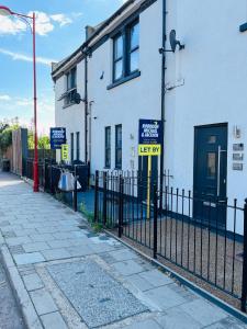 a black fence in front of a white building at Castle view Rochester in Rochester