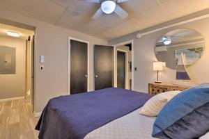 Letto o letti in una camera di Unique Southampton Getaway with Rooftop Deck!