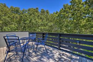 Balcone o terrazza di Unique Southampton Getaway with Rooftop Deck!