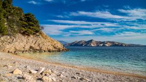 Galeriebild der Unterkunft Apartments with a swimming pool Baska, Krk - 5354 in Baška