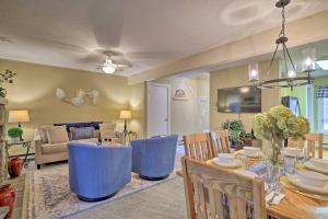 Dapur atau dapur kecil di Fall Foliage Awaits! Cozy Lake Harmony Escape