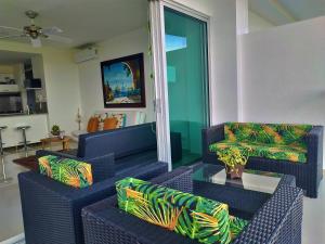 a living room with two couches and a table at Morros Epic in Cartagena de Indias